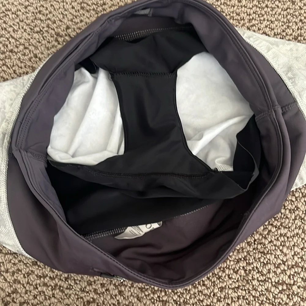 Vuori work out shorts - Picture 3 of 7